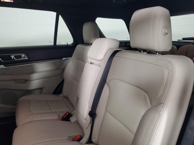 Photo of 2018 White Platinum Clearcoat Metallic Ford Explorer