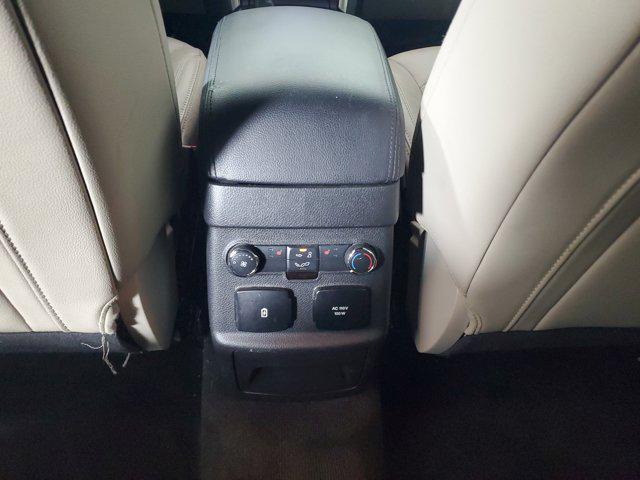 Photo of 2018 White Platinum Clearcoat Metallic Ford Explorer