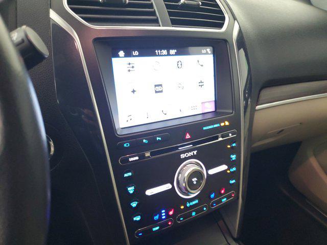 Photo of 2018 White Platinum Clearcoat Metallic Ford Explorer