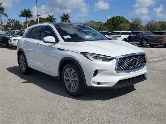 Photo of 2025 Radiant White INFINITI QX50