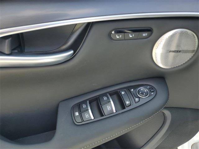 Photo of 2025 Radiant White INFINITI QX50