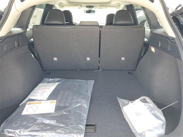 Photo of 2025 Radiant White INFINITI QX50