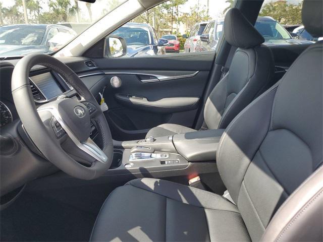 Photo of 2025 Radiant White INFINITI QX50