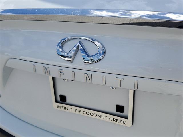 Photo of 2025 Radiant White INFINITI QX50