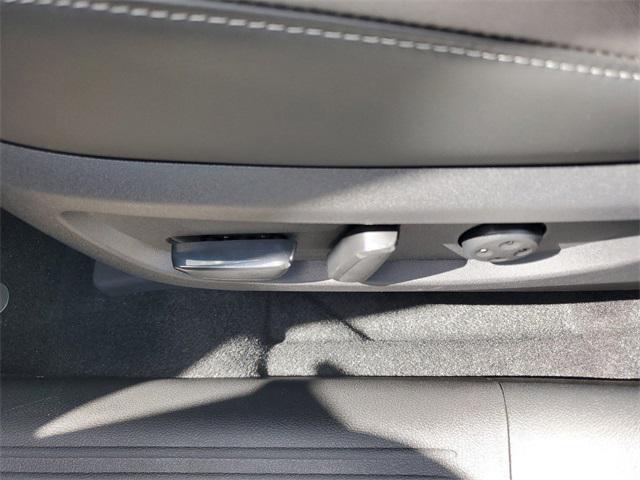 Photo of 2025 Radiant White INFINITI QX50