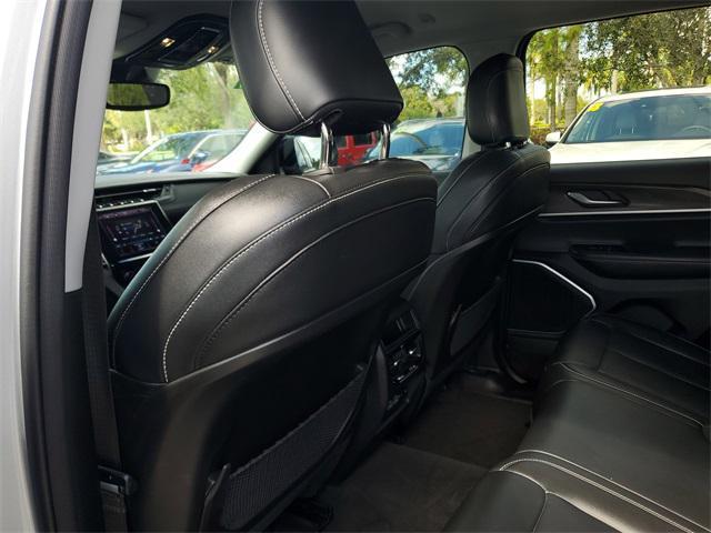 Photo of 2022 Silver Zynith Jeep Grand Cherokee