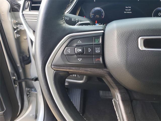 Photo of 2022 Silver Zynith Jeep Grand Cherokee