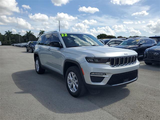 Photo of 2022 Silver Zynith Jeep Grand Cherokee