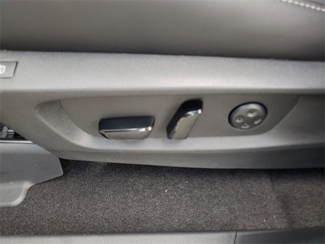 Photo of 2025 Majestic White/Black Obsidian INFINITI QX60