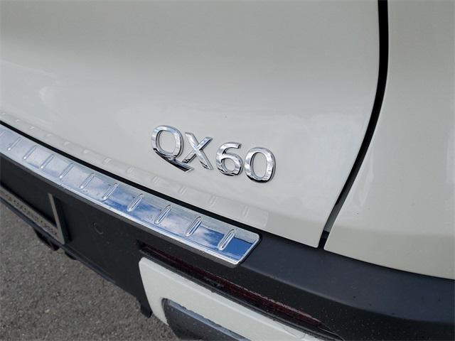 Photo of 2025 Majestic White/Black Obsidian INFINITI QX60