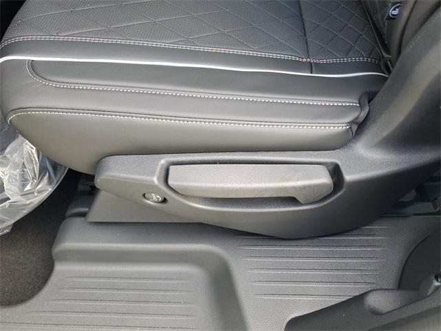 Photo of 2025 Majestic White/Black Obsidian INFINITI QX60