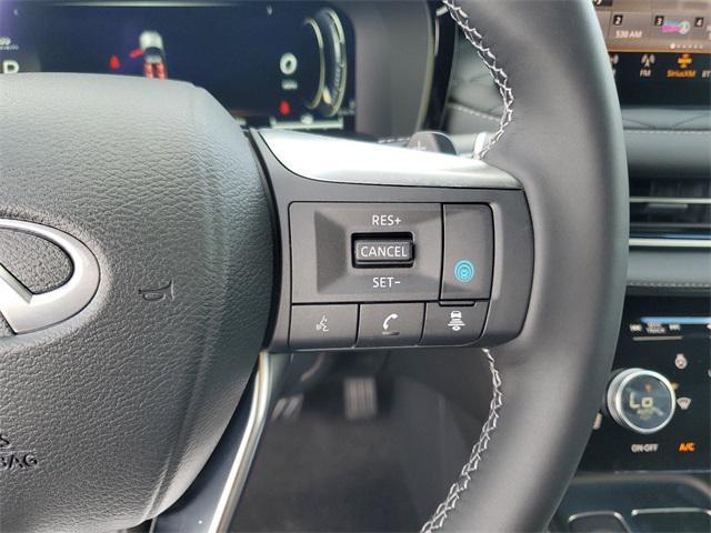 Photo of 2025 Majestic White/Black Obsidian INFINITI QX60