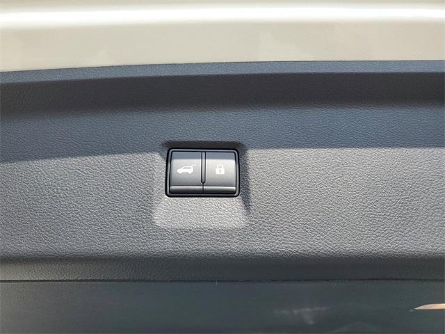 Photo of 2025 Majestic White INFINITI QX60