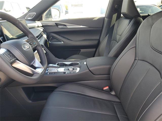 Photo of 2025 Majestic White INFINITI QX60