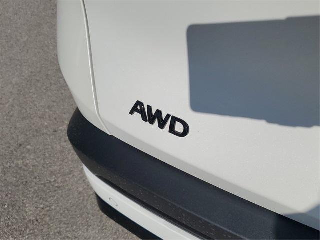 Photo of 2025 Majestic White INFINITI QX60