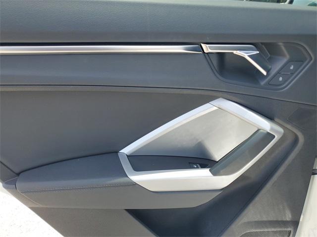 Photo of 2023 Ibis White Audi Q3