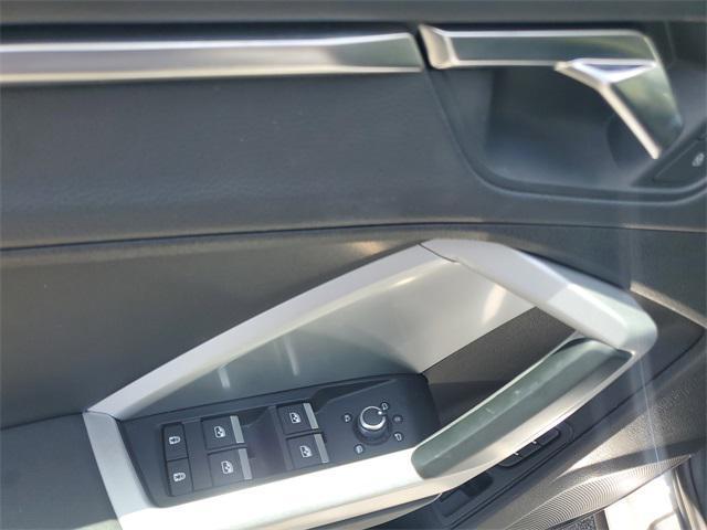 Photo of 2023 Ibis White Audi Q3