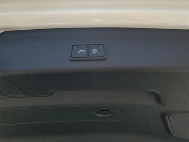 Photo of 2023 Ibis White Audi Q3