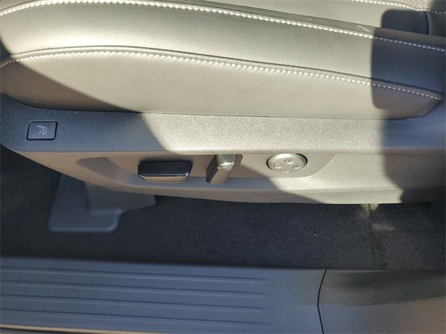 Photo of 2025 Majestic White INFINITI QX60