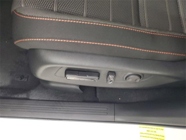 Photo of 2025 Platinum White Pearl Honda CR-V Hybrid