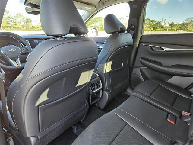 Photo of 2025 Radiant White INFINITI QX50