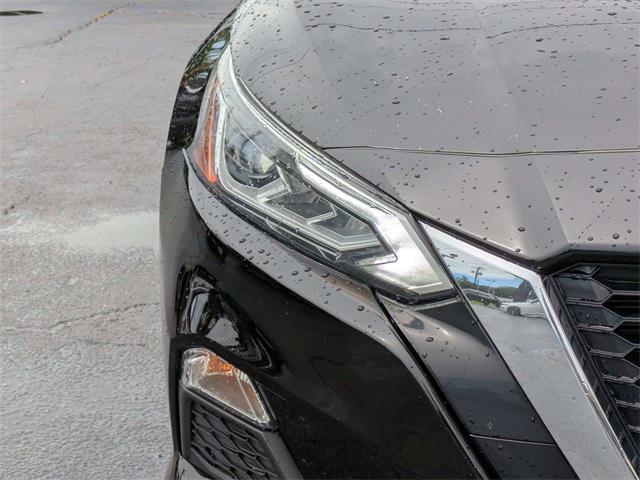 Photo of 2022 Super Black Clearcoat Nissan Altima