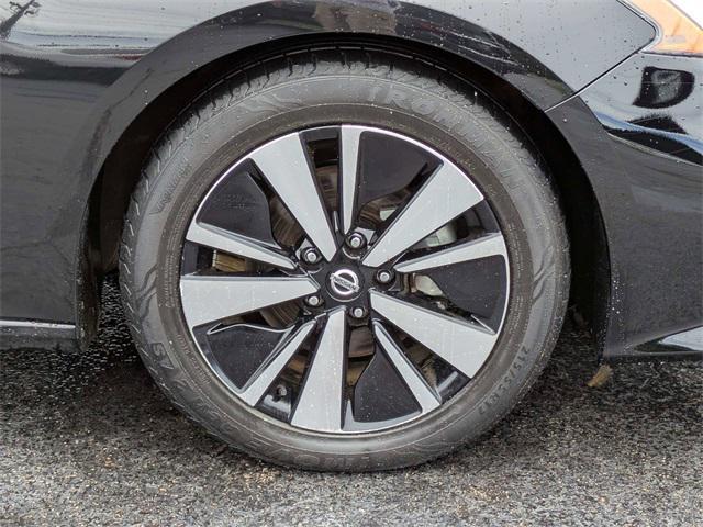 Photo of 2022 Super Black Clearcoat Nissan Altima