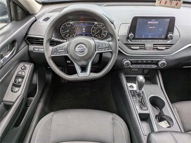 Photo of 2022 Super Black Clearcoat Nissan Altima