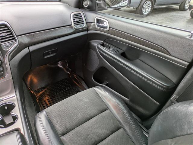 Photo of 2018 Diamond Black Crystal Pearlcoat Jeep Grand Cherokee