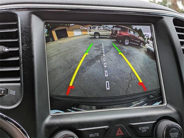 Photo of 2018 Diamond Black Crystal Pearlcoat Jeep Grand Cherokee
