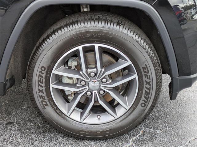 Photo of 2018 Diamond Black Crystal Pearlcoat Jeep Grand Cherokee