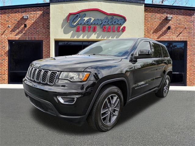 Photo of 2018 Diamond Black Crystal Pearlcoat Jeep Grand Cherokee