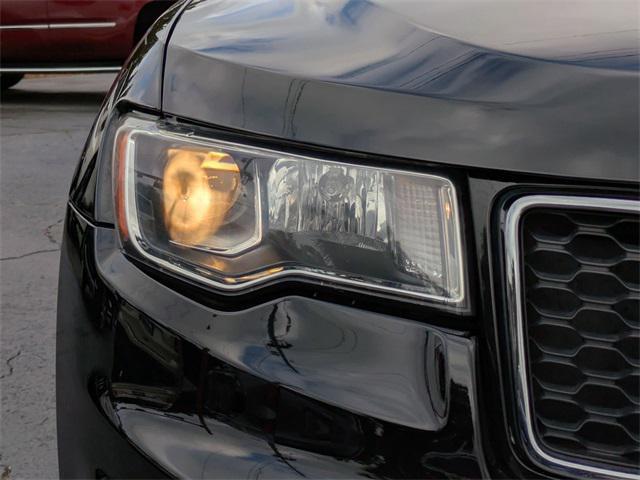 Photo of 2018 Diamond Black Crystal Pearlcoat Jeep Grand Cherokee
