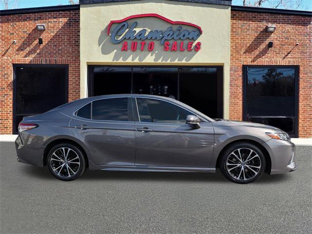 Photo of 2018 Gray Toyota Camry