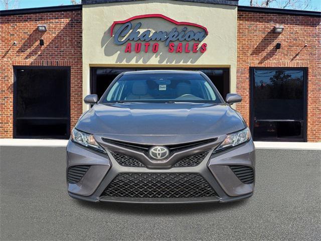 Photo of 2018 Gray Toyota Camry