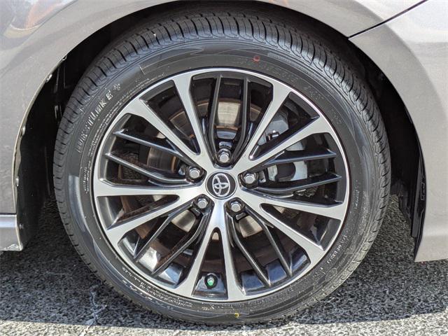Photo of 2018 Gray Toyota Camry