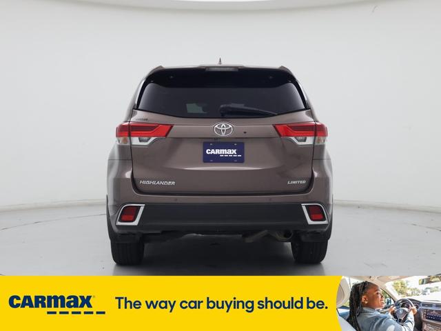 Photo of 2018 Brown Toyota Highlander