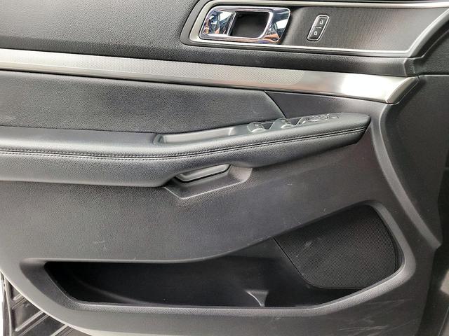 Photo of 2019 Black Ford Explorer