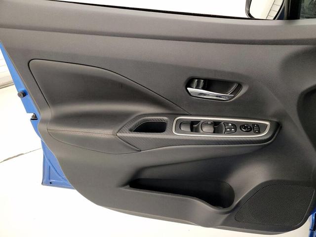 Photo of 2022 Blue Nissan Versa