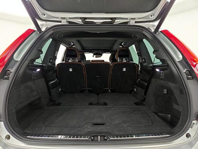 Photo of 2022 Silver Volvo XC90 Recharge Plug-In Hybrid