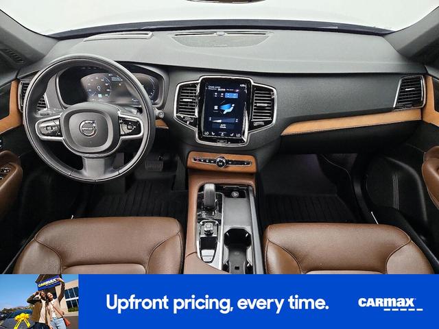 Photo of 2022 Silver Volvo XC90 Recharge Plug-In Hybrid