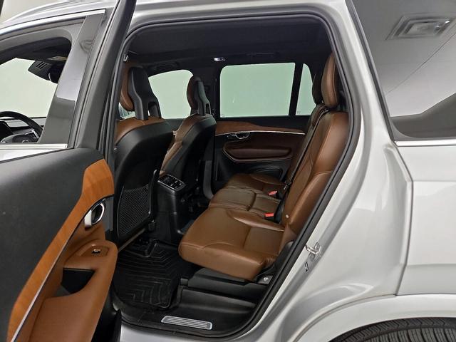 Photo of 2022 Silver Volvo XC90 Recharge Plug-In Hybrid