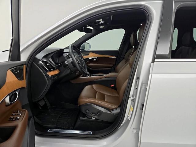 Photo of 2022 Silver Volvo XC90 Recharge Plug-In Hybrid