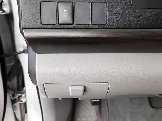 Photo of 2017 Silver Toyota Camry