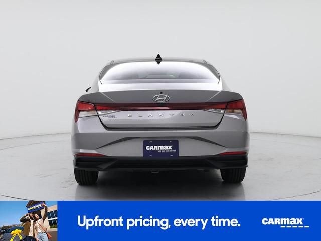 Photo of 2022 Gray Hyundai ELANTRA