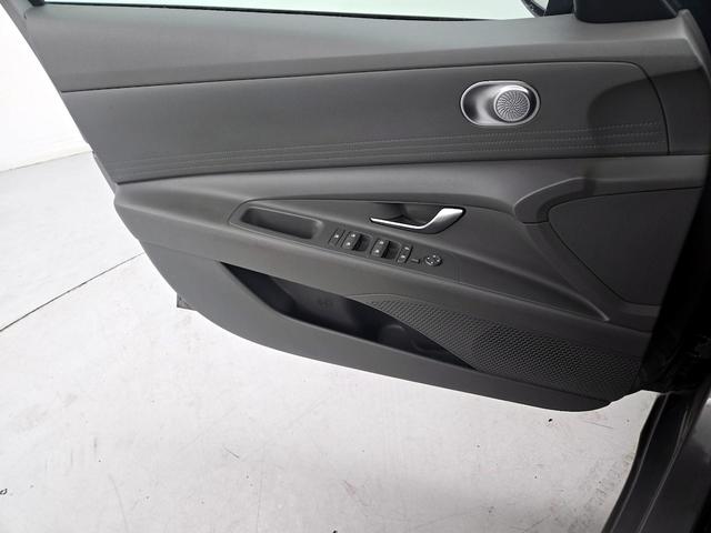 Photo of 2022 Gray Hyundai ELANTRA