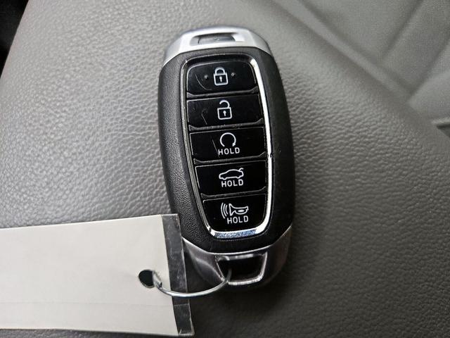Photo of 2022 Gray Hyundai ELANTRA