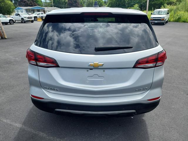 Photo of 2022 Silver Ice Metallic Chevrolet Equinox