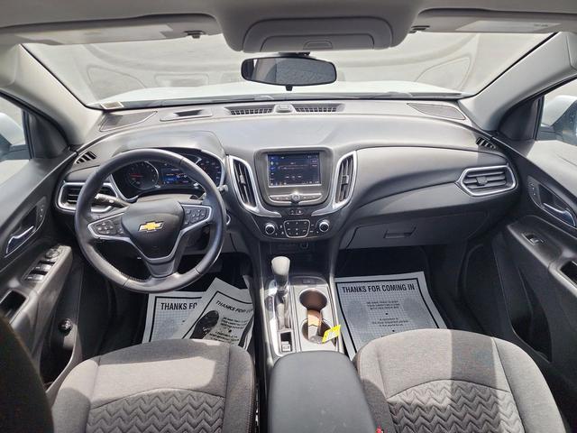 Photo of 2022 Silver Ice Metallic Chevrolet Equinox