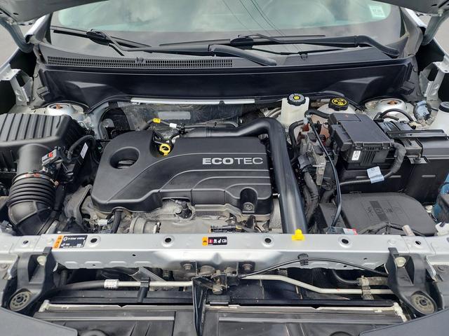Photo of 2022 Silver Ice Metallic Chevrolet Equinox